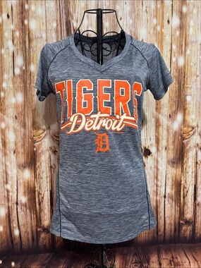 Detroit Tigers Women's Gray & Orange V-Neck Tee